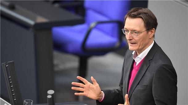 Bundestag beschließt umstrittene Cannabis-Freigabe Gesundheitsminister Karl Lauterbach spricht bei der Debatte zum Gesetz zur kontrollierten Freigabe von Cannabis im Bundestag.