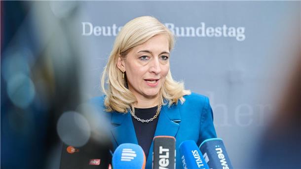 Spahn: Masken-Vorwürfe entkräftet - Linke fordert Rücktritt Gesundheitsministerin Nina Warken (CDU) hat den sogenannten Sudhof-Bericht erneut kritisiert.