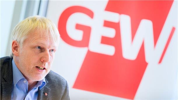 GEW-Landesvorsitzender Stefan Störmer will auf das neue Schuljahr blicken, das kommende Woche Montag beginnt. (Archivbild)
