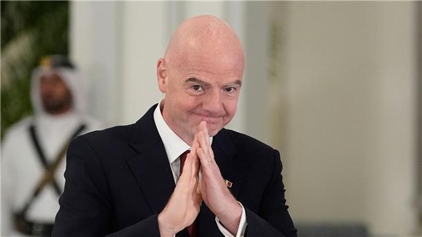 Nach Infantinos Ankunft: FIFA-Kongress beginnt verspätet Gianni Infantino war mit US-Präsident Trump unterwegs.
