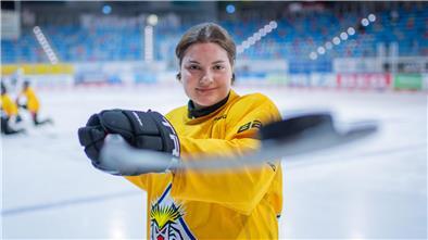 Gina Korch (18) spielt im DNL-Team des REV Bremerhaven.