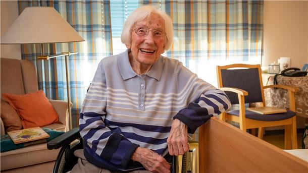 Gisela Maiwald feiert ihren 102. Geburtstag.