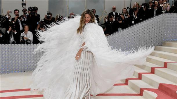 „Ikone“: Stars gedenken Karl Lagerfeld beim „Met Ball“ Gisele Bündchen bei der Eröffnung der Ausstellung „Karl Lagerfeld: A Line of Beauty“ im New Yorker Metropolitan Museum of Art.