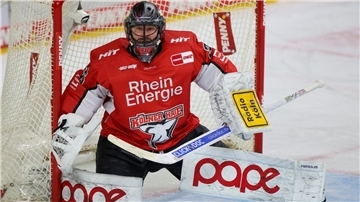 Glänzte mit 43 Paraden: Haie-Torhüter Julius Hudacek.