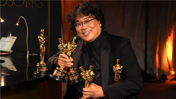 Gleich fünf Oscars räumt Bong Joon-ho mit „Parasite“ ab.