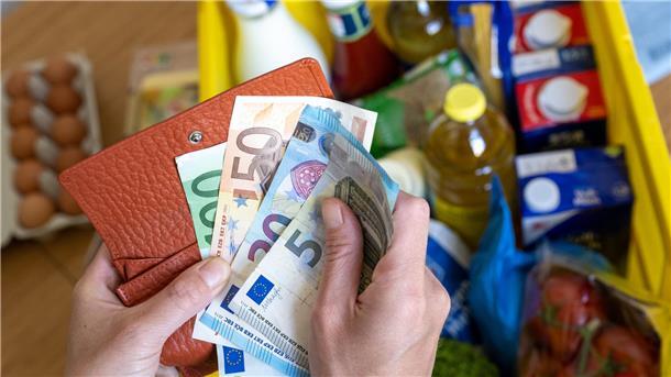 Gleiche Preise für weniger Inhalt. Hersteller verschleiern verringerten Packungsinhalt bei gleichbleibender Verpackungsgröße. 