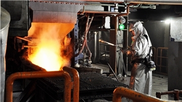 Glencore hat sich bereiterklärt, die Gehälter der Weser-Metall-Beschäftigten vorläufig für die Dauer der Verhandlungen mit dem niedersächsischen Umweltministerium zu bezahlen.