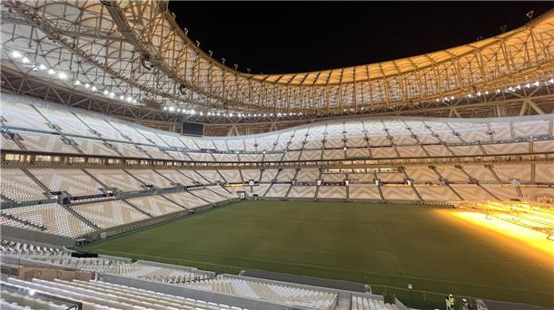 Ein leeres Fußballstadion in Katar