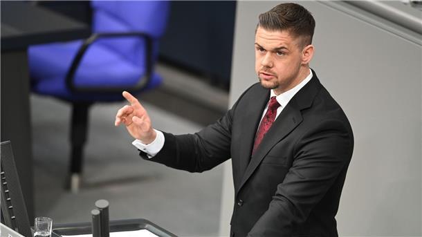Bundestag hebt Immunität des AfD-Abgeordneten Gnauck auf Gnauck vertritt die AfD im parlamentarischen Verteidigungsausschuss.