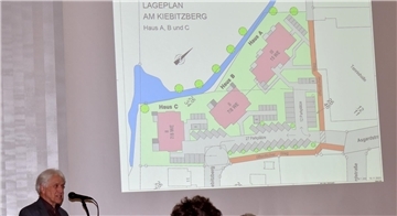 GNSG-Interimsgeschäftsführer Hans Francksen erläuterte im Bauausschuss Pläne für den Neubau von drei Wohngebäuden an der Straße Am Kiebitzberg.
