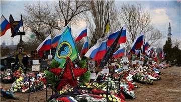 Gräber russischer Soldaten, die in der Ukraine getötet wurden, auf einem Friedhof in der russischen Region Wolgograd.