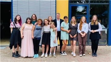 Grammy-Gewinner Paul Phoenix kommt nach Tarmstedt und will sein Wissen in einem Gesangsworkshop weitergeben. Erstmals wird der Schulchor der KGS Tarmstedt dabei sein.