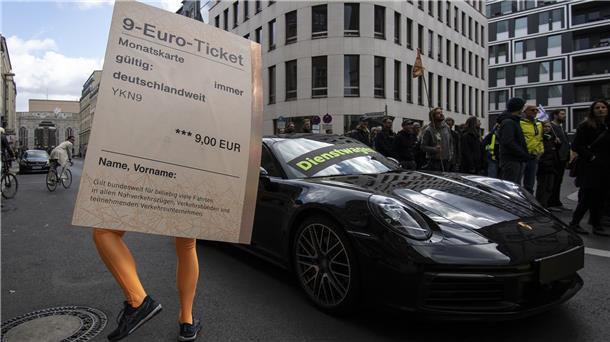 Greenpeace demonstrierte am Sonntag vor der FDP-Bundesparteizentrale.