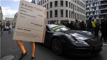 Greenpeace demonstrierte am Sonntag vor der FDP-Bundesparteizentrale.