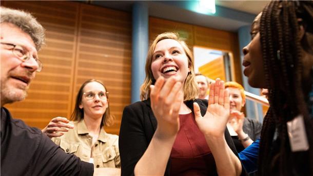 Neue Grünen-Chefs stellen sich gegen Ausbau von Autobahnen Greta Garlichs (Bündnis 90/Die Grünen, M) reagiert nach der Bekanntgabe vom Wahlergebnis.