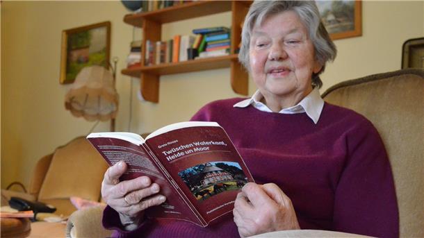 Grete Hoops (85) schreibt seit ihrer Kindheit, doch ihr erstes Buch erschien erst 2001. Die gebürtige Ostertimkerin schreibt ihre Bücher auf Platt.