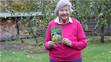 Grete Hoops liest am 10. Dezember in Elsdorf aus ihrem aktuellen Buch vor.