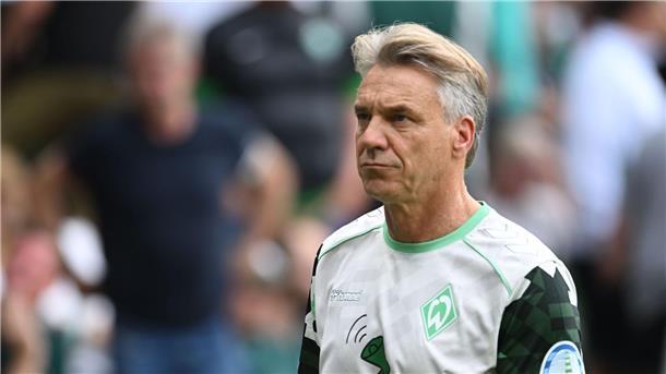 Grimmige Miene: Werder-Coach Horst Steffen war nach dem 0:3 unzufrieden.