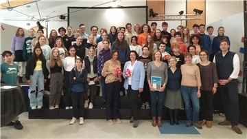 Gruppenfoto zum Schüleraustausch im Gymnasium Langen
