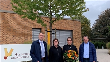 Große Freude bei den Beteiligten: Die Aue-Mehde-Grundschule wird mit dem niedersächsischen Integrationspreis ausgezeichnet.
