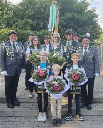 Große Freude bei den Mitgliedern des neuen Königshauses in Nieder Ochtenhausen.