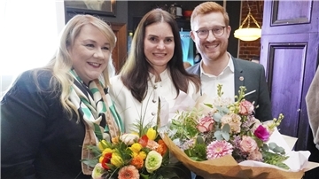 Große Freude für Vanessa Zobel (Mitte): Für die CDU-Kreisverbände Rotenburg und Stade gratulierten Dirk-Frederik Stelling und Melanie Rost-Reinecke der Wahlsiegerin.