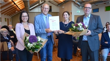 Blumen und Glückwünsche im Lindenhofsaal in Langen.