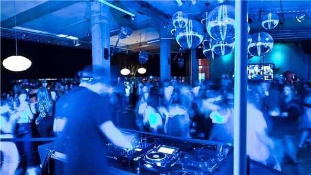 Großveranstaltungen wie Discos soll es bei höherer Inzidenz in Niedersachsen nicht geben.
