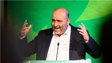 Grünen-Chef Omid Nouripour kritisiert die Koalitionspartner FDP und SPD.