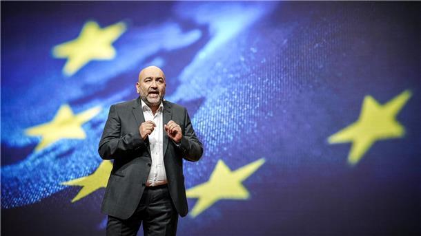 Spitzen-Grüne warnen vor Sparkurs und attackieren Merz Grünen-Co-Chef Omid Nouripour spricht beim Bundesparteitag von Bündnis 90/Die Grünen.