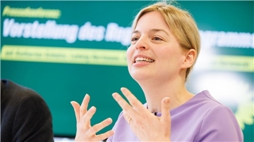 Grünen-Fraktionschefin im bayrischen Landtag, Katharina Schulze, hat die Staatsregierung kritisiert.