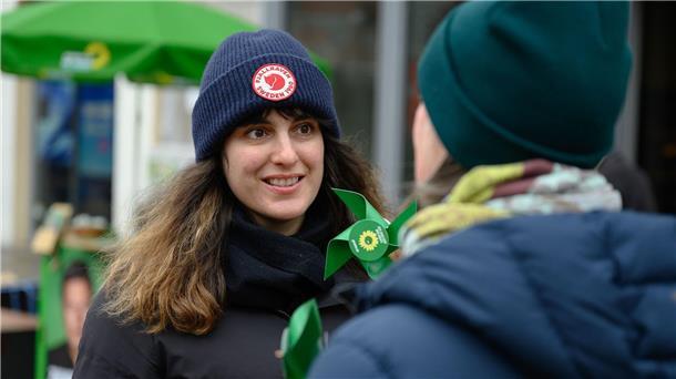 Grünen-Politikerin nach Angriff wieder im Wahlkampf Grünen-Politikerin Kollenrott wurde im Europawahlkampf 2024 in der Göttiner Innenstadt angegriffen. (Archivbild)