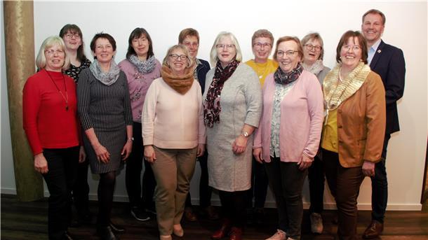 Gruppenbild mit Bürgermeister: Guido Dieckmann ist ein gern gesehener Gast bei den Beverstedter Landfrauen.