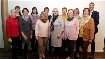 Gruppenbild mit Bürgermeister: Guido Dieckmann ist ein gern gesehener Gast bei den Beverstedter Landfrauen.