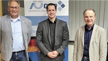 GSP-Sektionsleiter Werner Hinrichs (von links) mit Referent Janis Jost und seinem Stellvertreter Axel Loos.