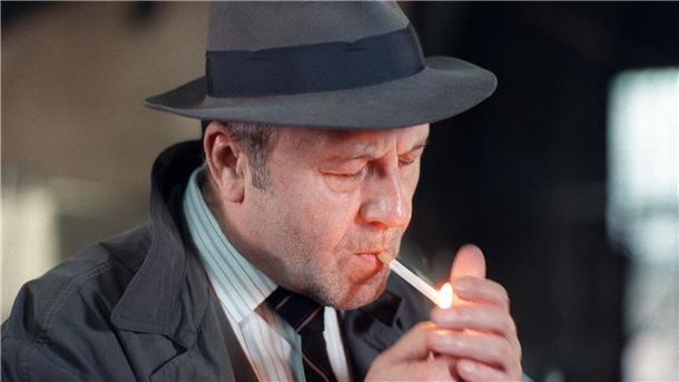 Schauspieler Günter Lamprecht gestorben Günter Lamprecht steht bei Dreharbeiten zu einem „Tatort“-Krimi in seiner Rolle als grantiger Kommissar Franz Markowitz vor der Kamera (1990).