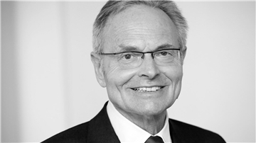 Günther Fielmann, Vorstandsvorsitzender der Fielmann AG, ist tot. Der Gründer der gleichnamigen Optikerkette starb am 3. Januar im Alter von 84 Jahren in seinem Wohnort Lütjensee in Schleswig-Holstein.