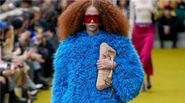 Gut eingepackt in den nächsten Winter mit einem Entwurf von Gucci in Mailand.