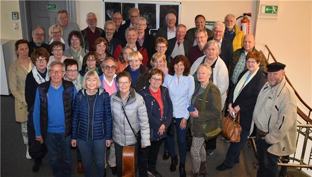 Gut gelaunt waren die Teilnehmerinnen und Teilnehmer des Treffens zum 50. Jahrestag ihres Abiturs im Gymnasium Nordenham.