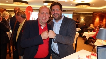 Zwei Fäuste, große Zufriedenheit. Oliver Ebken (links) und Daniel Schneider.