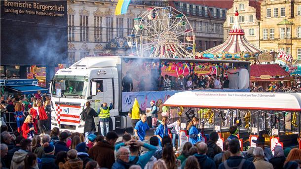 Gut was los in der Bremer Innenstadt. Die Stimmung ist ausgelassen fröhlich.