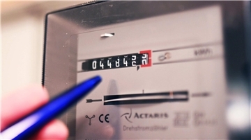 Gute Neuigkeiten für EWE-Kunden: Ab Februar sinken die Strom- und Gaspreise in der Grundversorgung.
