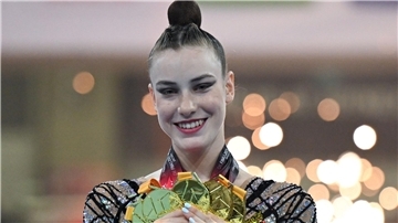Gymnastin Darja Varfolomeev hat in ihrer Karriere schon viele Medaillen gewonnen.