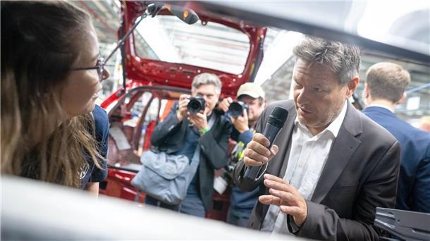 Habeck will Markt für Elektroautos ankurbeln Habeck will den E-Auto-Markt ankurbeln