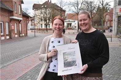 Das Foto zeigt Annika Holst und Janina Meinke. 