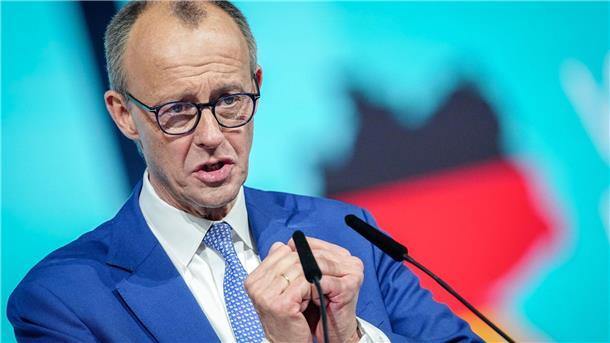 Union fällt in Umfrage auf niedrigsten Wert seit 2023 Haben die Abstimmungen mit der AfD der Union und ihrem Kanzlerkandidaten Friedrich Merz geschadet?