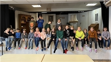 Haben die Bühne für sich entdeckt: Die Kinder des Theater-Projektes in Zeven.