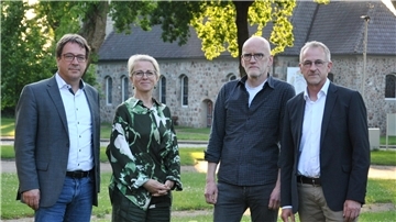 Haben in Elsdorf über das weitere Vorgehen und das Konzept der Aufarbeitung gesprochen: Dr. Martin Hauger, Rebekka Neander, Volker Klindworth und Dr. Jens Lehmann (von links).