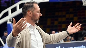 Haderte in Dresden mit den Schiedsrichtern: Eisbären-Coach Steven Esterkamp.