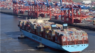 Häfen wie Rotterdam und Antwerpen haben in den vergangenen Jahren beim Containerumschlag kräftig zugelegt. Bremerhaven hatte hingegen Verluste zu beklagen.